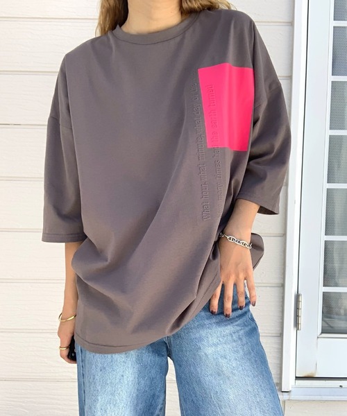 Q(キュー)の「バイカラー エンボスロゴT(Tシャツ/カットソー・レディース・チャコールグレー/ホワイト/ブラック/ベージュ/オフホワイト・MEDIUM)」の22枚目の写真