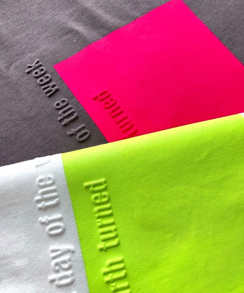 Q(キュー)の「バイカラー エンボスロゴT(Tシャツ/カットソー・レディース・チャコールグレー/ホワイト/ブラック/ベージュ/オフホワイト・MEDIUM)」の15枚目の写真