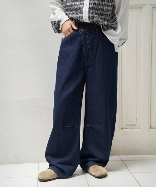 LBC（エルビーシー）の「【デニムセットアップ可能】アシメボタンカーブデニムパンツ（デニムパンツ・レディース・ブラック/ダークネイビー/ブルー・M/L）」の3枚目の写真