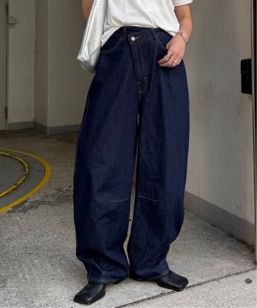 LBC（エルビーシー）の「【デニムセットアップ可能】アシメボタンカーブデニムパンツ（デニムパンツ・レディース・ブラック/ダークネイビー/ブルー・M/L）」の9枚目の写真