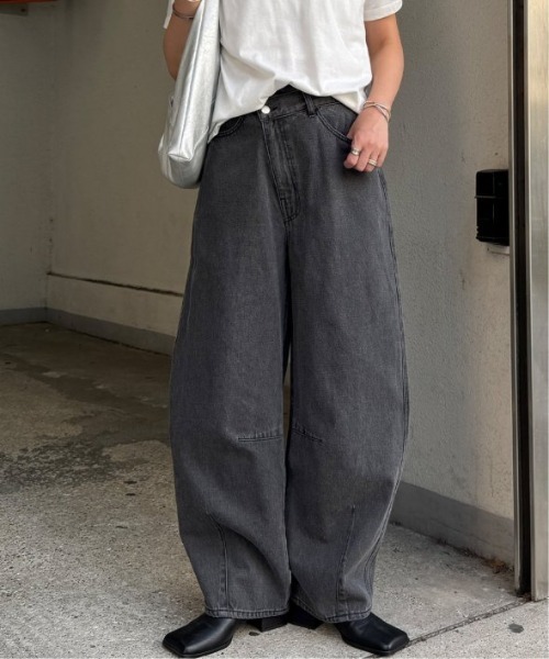 LBC（エルビーシー）の「【デニムセットアップ可能】アシメボタンカーブデニムパンツ（デニムパンツ・レディース・ブラック/ダークネイビー/ブルー・M/L）」の8枚目の写真