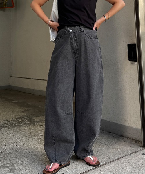 LBC（エルビーシー）の「【デニムセットアップ可能】アシメボタンカーブデニムパンツ（デニムパンツ・レディース・ブラック/ダークネイビー/ブルー・M/L）」の6枚目の写真