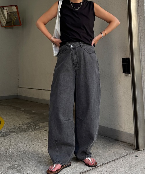 LBC（エルビーシー）の「【デニムセットアップ可能】アシメボタンカーブデニムパンツ（デニムパンツ・レディース・ブラック/ダークネイビー/ブルー・M/L）」の11枚目の写真