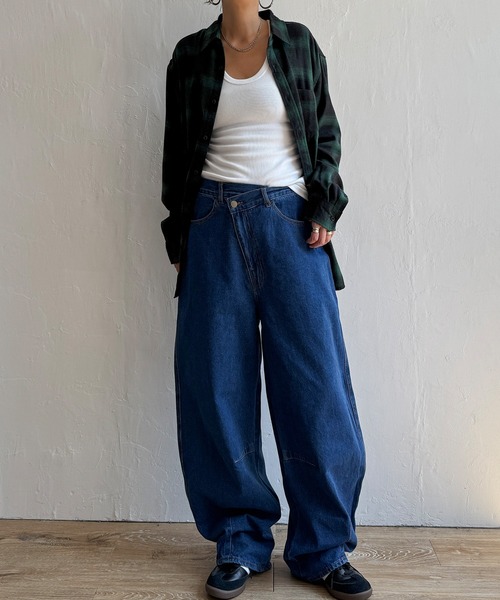 LBC（エルビーシー）の「【デニムセットアップ可能】アシメボタンカーブデニムパンツ（デニムパンツ・レディース・ブラック/ダークネイビー/ブルー・M/L）」の17枚目の写真