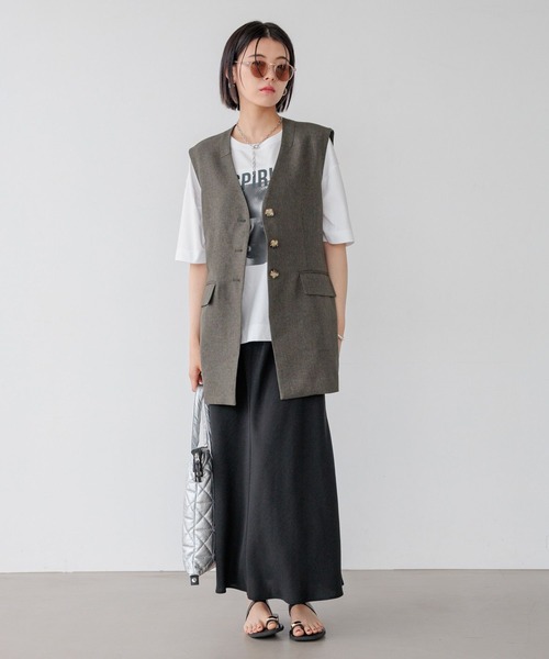 BAYFLOW（ベイフロー）の「リネンライクノーカラーノースリーブベスト（ベスト・レディース・レンガ/チャコール/ベージュ・FREE）」の4枚目の写真