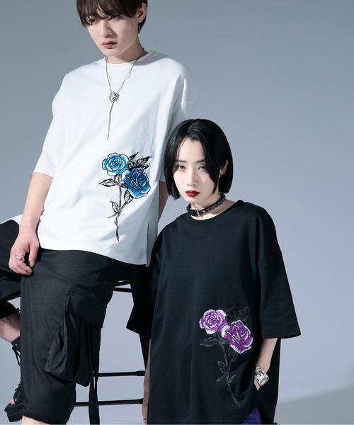 Ellno Loset（エルノロゼット）の「サイドバラ刺繍Tシャツ（Tシャツ
