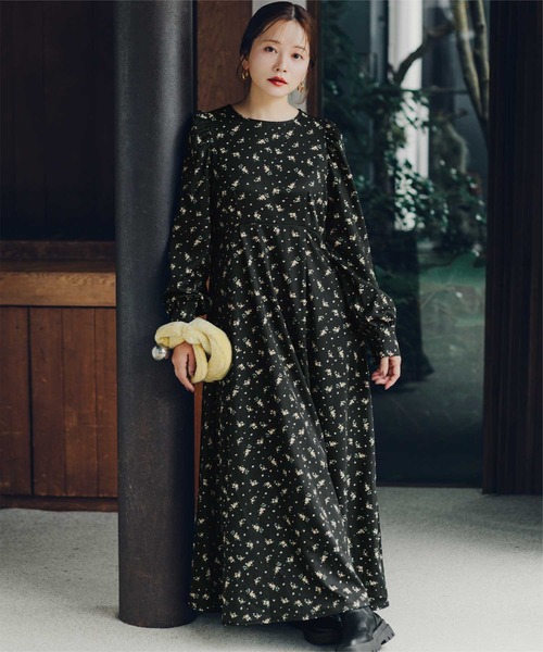 titivate(ティティベイト)の「ボリュームギャザースリーブフレアワンピース(ワンピース・レディース・ブルー系その他/ドット/ブラック系その他・S/L/M)」の2枚目の写真