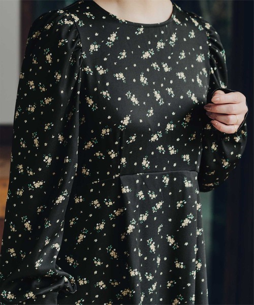 titivate(ティティベイト)の「ボリュームギャザースリーブフレアワンピース(ワンピース・レディース・ブルー系その他/ドット/ブラック系その他・S/L/M)」の16枚目の写真