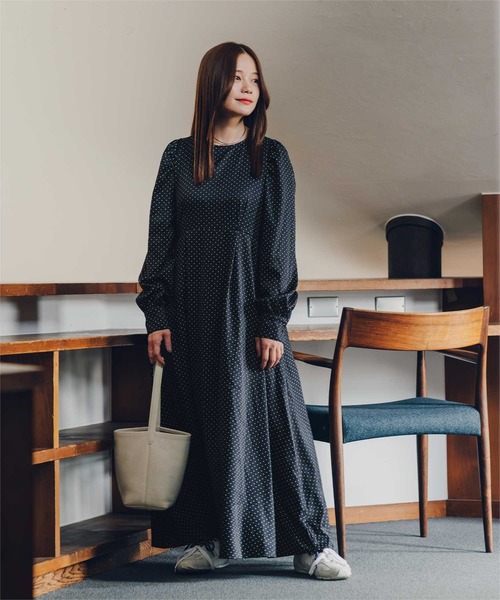 titivate(ティティベイト)の「ボリュームギャザースリーブフレアワンピース(ワンピース・レディース・ブルー系その他/ドット/ブラック系その他・S/L/M)」の15枚目の写真