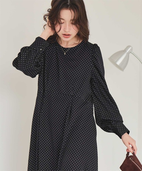 titivate(ティティベイト)の「ボリュームギャザースリーブフレアワンピース(ワンピース・レディース・ブルー系その他/ドット/ブラック系その他・S/L/M)」の5枚目の写真