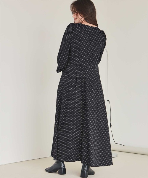 titivate(ティティベイト)の「ボリュームギャザースリーブフレアワンピース(ワンピース・レディース・ブルー系その他/ドット/ブラック系その他・S/L/M)」の8枚目の写真