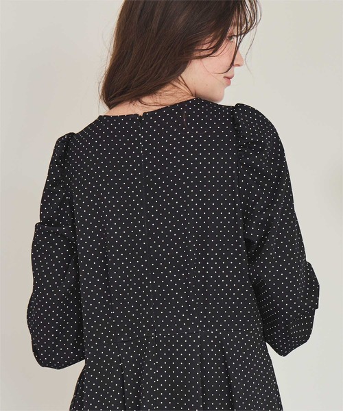 titivate(ティティベイト)の「ボリュームギャザースリーブフレアワンピース(ワンピース・レディース・ブルー系その他/ドット/ブラック系その他・S/L/M)」の11枚目の写真