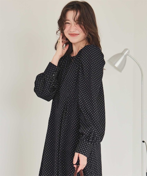titivate(ティティベイト)の「ボリュームギャザースリーブフレアワンピース(ワンピース・レディース・ブルー系その他/ドット/ブラック系その他・S/L/M)」の7枚目の写真