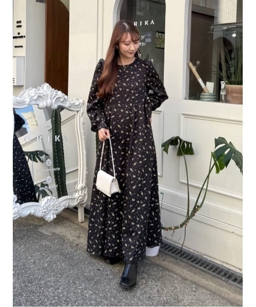 titivate(ティティベイト)の「ボリュームギャザースリーブフレアワンピース(ワンピース・レディース・ブルー系その他/ドット/ブラック系その他・S/L/M)」の12枚目の写真