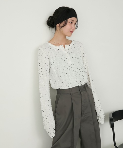forksy.（フォルクシー）の「【forksy.】ドット柄ヘンリーネックジャガードトップス（Tシャツ/カットソー・レディース・チャコールグレー/オフホワイト/ブラック・FREE）」の10枚目の写真