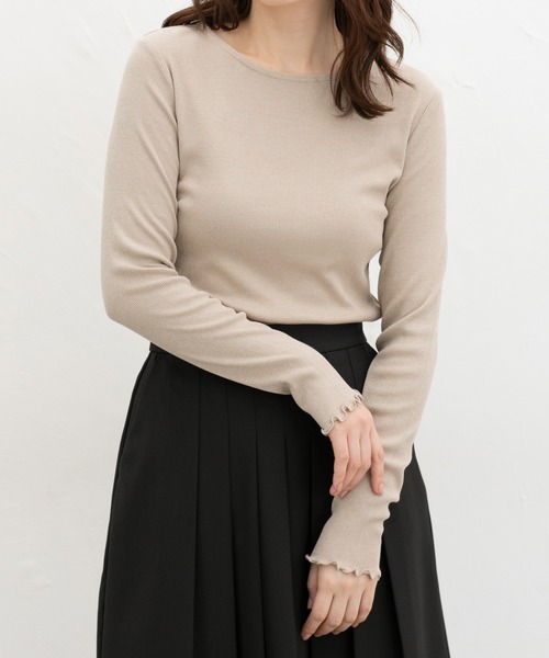 Honeys(ハニーズ)の「メロー使いTシャツ(Tシャツ/カットソー・レディース・ブラック/グレイッシュブルー/オフホワイト/ベージュ・S/M/LL/L)」の1枚目の写真