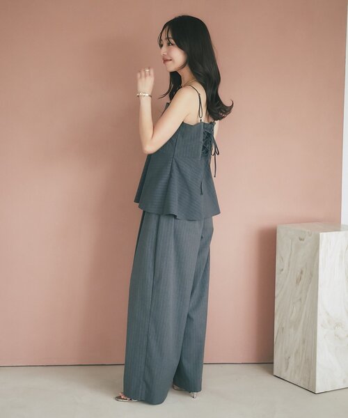 La boutique BonBon（ラブティックボンボン）の「【セットアップ可】ストライプワイドパンツ（スラックス・レディース・チャコールグレー/ライトグレー・FREE）」の4枚目の写真