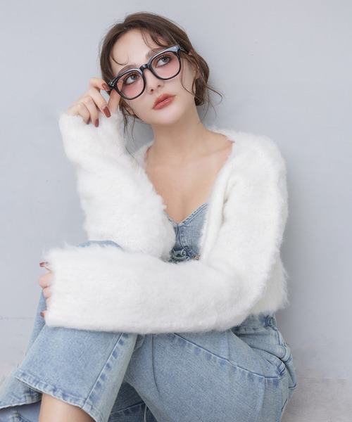 Seemi. byNICECLAUP（ シーミーバイナイスクラップ）の「【Seemi.】ブローチ付きニットショートカーディガン（カーディガン/ボレロ・レディース・レッド/グレー×ピンク/オフホワイト・FREE）」の2枚目の写真