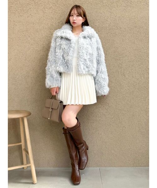 dazzlin（ダズリン）の「カールエコファーブルゾン（ブルゾン・レディース・ブルー/ピンク/チャコールグレー/アイボリー/ブラウン・FREE）」の4枚目の写真