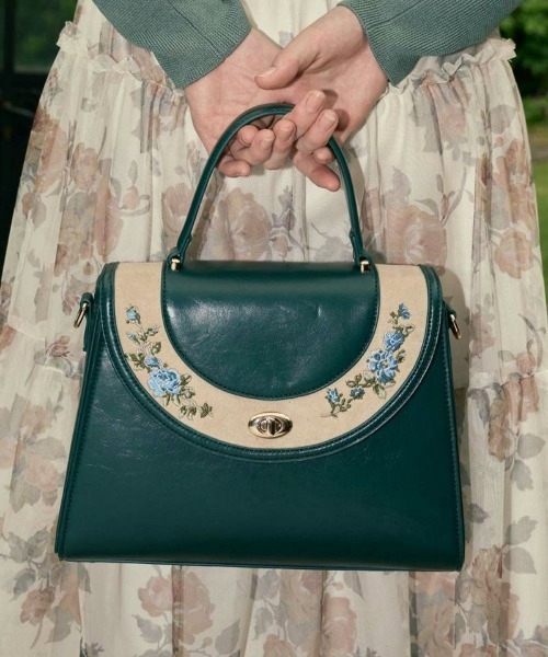 an another angelus（アンアナザーアンジェラス）の「ブーケ刺繍