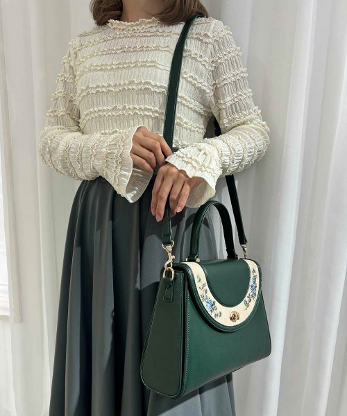 an another angelus（アンアナザーアンジェラス）の「サークルフラップ刺繍台形バッグ/fint フィント（ハンドバッグ・レディース・ブルーグリーン/ブラック・FREE）」の8枚目の写真