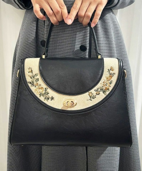 an another angelus（アンアナザーアンジェラス）の「サークルフラップ刺繍台形バッグ/fint フィント（ハンドバッグ・レディース・ブルーグリーン/ブラック・FREE）」の9枚目の写真