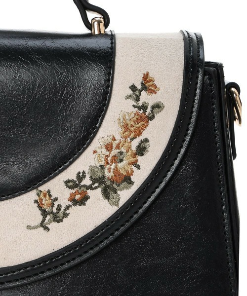 an another angelus（アンアナザーアンジェラス）の「サークルフラップ刺繍台形バッグ/fint フィント（ハンドバッグ・レディース・ブルーグリーン/ブラック・FREE）」の18枚目の写真