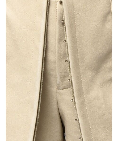 GYDA（ジェイダ）の「フェイクレザーレイヤーショートパンツ（その他パンツ・レディース・ブラウン/ブラック/アイボリー・FREE）」の4枚目の写真