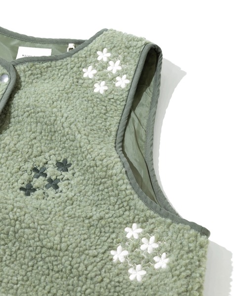 go slow caravan（ゴースローキャラバン）の「NUEVO BLANCA/ヌエヴォブランカ　フラワードット刺繍 ボアベスト（ベスト・レディース・ミント/ベージュ・FREE）」の4枚目の写真