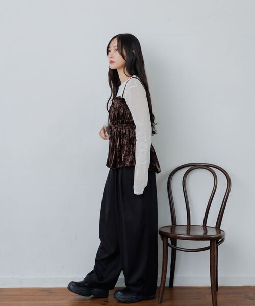 RETRO GIRL(レトロガール)の「ベロア2WAYフリルビスチェ(シャツ/ブラウス・レディース・スモークピンク/ブラック系その他/ダークブラウン・FREE)」の7枚目の写真