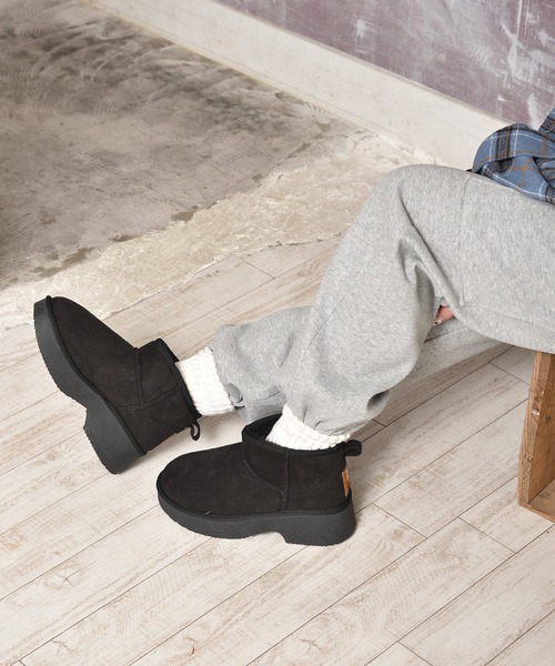 moz(モズ)の「moz(モズ)厚底クラッシック ミニ ムートンブーツ(防滑・撥水仕様)(ブーツ・レディース・ブラック/キャメル・S/M/L/LL)」の8枚目の写真