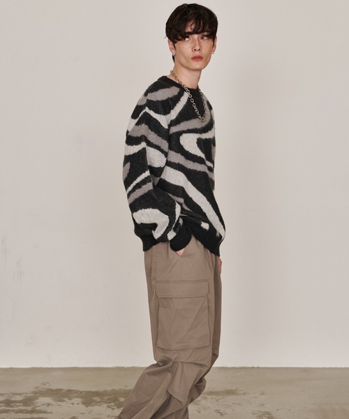 Revo.（レボ）の「マーブルカラー ジャガード モヘアタッチ 起毛 ルーズニット プルオーバー（ニット/セーター・メンズ・ブルー/イエロー/ブラック・L/M）」の8枚目の写真