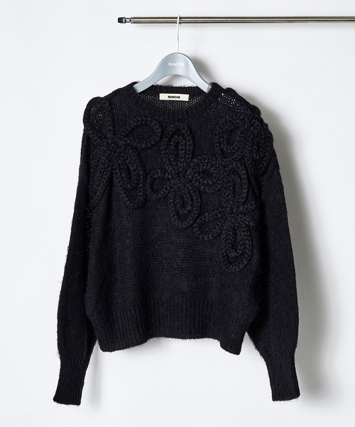 RUMCHE(ラムシェ)の「Chain Flower Knit Tops / チェーンフラワーニットトップス(ニット/セーター・レディース・ブラック/グレー/ホワイト・FREE)」の2枚目の写真