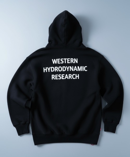 WESTERN HYDRODYNAMIC RESEARCH(ウェスタンハイドロダイナミックリサーチ)の「【Western Hydrodynamic Research/ウェスタン ハイドロダイナミック リサーチ】WORKER HOODIE JP プルオーバーパーカー バックプリント ワンポイント ブランドロゴ 刺繍(パーカー・メンズ・ブラック/ネイビー・MEDIUM/LARGE/X-LARGE)」の1枚目の写真