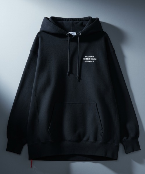 WESTERN HYDRODYNAMIC RESEARCH(ウェスタンハイドロダイナミックリサーチ)の「【Western Hydrodynamic Research/ウェスタン ハイドロダイナミック リサーチ】WORKER HOODIE JP プルオーバーパーカー バックプリント ワンポイント ブランドロゴ 刺繍(パーカー・メンズ・ブラック/ネイビー・MEDIUM/LARGE/X-LARGE)」の3枚目の写真
