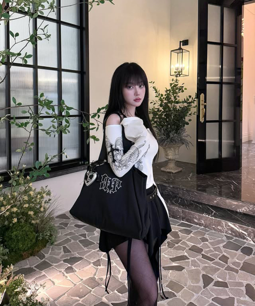 BLACKPURPLE(ブラックパープル)の「クリスタルダブルサイドバッグ BP Crystal DoubleSide Bag(ショルダーバッグ・レディース・ブラック・FREE)」の17枚目の写真