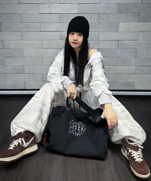 BLACKPURPLE(ブラックパープル)の「クリスタルダブルサイドバッグ BP Crystal DoubleSide Bag(ショルダーバッグ・レディース・ブラック・FREE)」の3枚目の写真