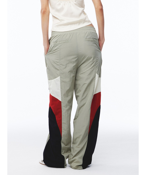 Kijun(キジュン)の「Paneled Jogger Pants Khaki Beige(スウェットパンツ・レディース・その他・MEDIUM/LARGE)」の2枚目の写真