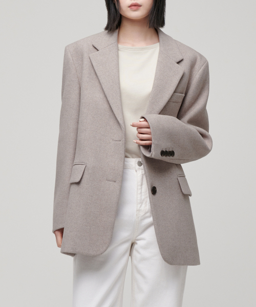MUSINSA STANDARD WOMAN（ムシンサスタンダードウーマン）の「ウィメンズウールブレンドメルトンオーバーショルダーブレザー[オートミール]（テーラードジャケット・レディース・その他・SMALL/MEDIUM/LARGE/X-SMALL）」の2枚目の写真