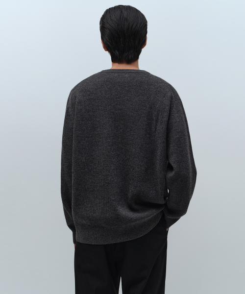 MUSINSA STANDARD（ムシンサスタンダード）の「[ビクトリアウール] ミニマルリブクルーネックニット [ミディアムグレー]（ニット/セーター・メンズ・その他・SMALL/MEDIUM/LARGE/X-LARGE/XX-LARGE）」の3枚目の写真