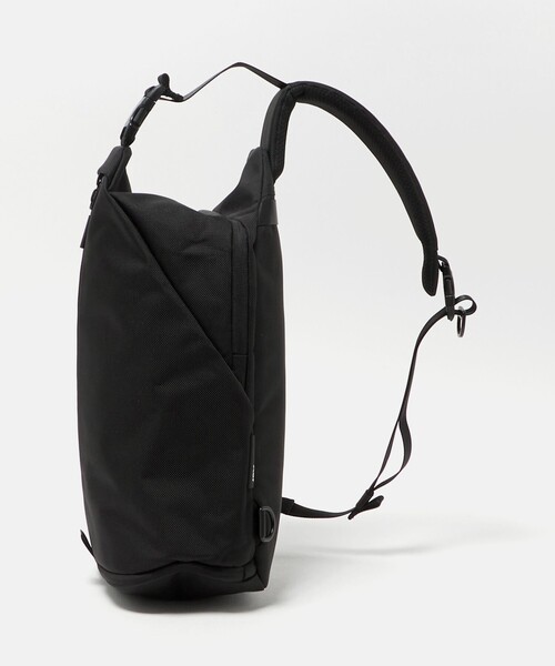 Aer（エアー）の「＜Aer＞スリング バッグ ３（ボディバッグ/ウエストポーチ・メンズ・ブラック・FREE）」の3枚目の写真