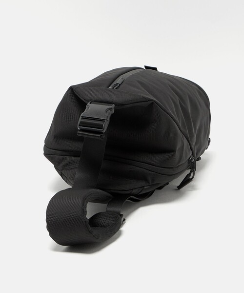 Aer（エアー）の「＜Aer＞スリング バッグ ３（ボディバッグ/ウエストポーチ・メンズ・ブラック・FREE）」の7枚目の写真