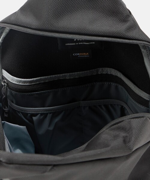 Aer（エアー）の「＜Aer＞スリング バッグ ３（ボディバッグ/ウエストポーチ・メンズ・ブラック・FREE）」の10枚目の写真