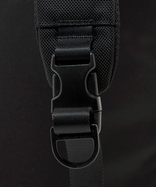 Aer（エアー）の「＜Aer＞スリング バッグ ３（ボディバッグ/ウエストポーチ・メンズ・ブラック・FREE）」の13枚目の写真