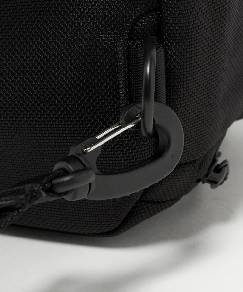 Aer（エアー）の「＜Aer＞スリング バッグ ３（ボディバッグ/ウエストポーチ・メンズ・ブラック・FREE）」の14枚目の写真