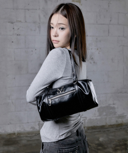MUCENT(ムセント)の「ノックスメタルロゴアイレットストラップショルダーバッグ 男女共用(ショルダーバッグ・レディース・ブラック・FREE)」の6枚目の写真