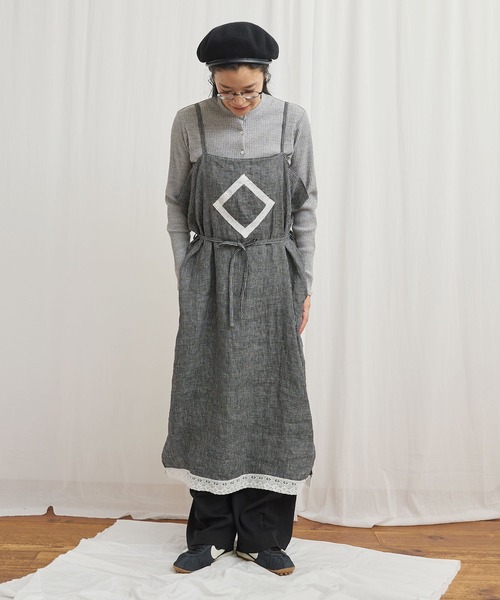 fig Ｌondon（フィグロンドン）の「Oolong apron dress（ワンピース・レディース・ブラック/チェック/ホワイト・FREE）」の10枚目の写真