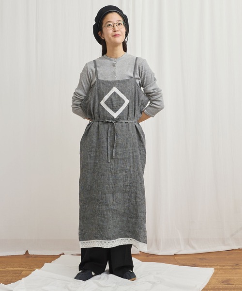 fig Ｌondon（フィグロンドン）の「Oolong apron dress（ワンピース・レディース・ブラック/チェック/ホワイト・FREE）」の11枚目の写真
