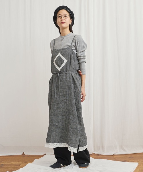 fig Ｌondon（フィグロンドン）の「Oolong apron dress（ワンピース・レディース・ブラック/チェック/ホワイト・FREE）」の13枚目の写真
