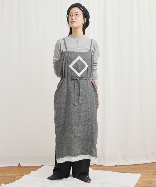 fig Ｌondon（フィグロンドン）の「Oolong apron dress（ワンピース・レディース・ブラック/チェック/ホワイト・FREE）」の9枚目の写真